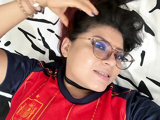 Deepthroat fantasy with a sultry Indian auntie