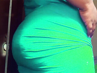 Masdrasta bbw opening ass and sticking a cream pod