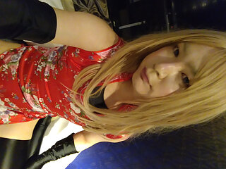 A cross-dressing boy changed from a swimsuit to a cheongsam and masturbated