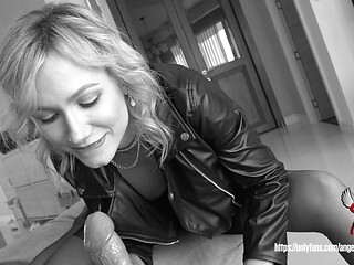 Amatuer Mom showcases beauty in nylon and heels while giving a sloppy