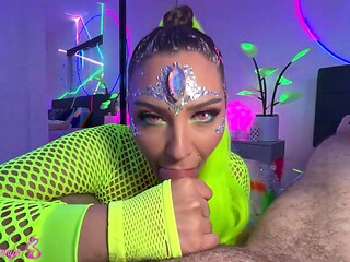 Vivian Taylor rides Brian Omally's big dick in missionary position