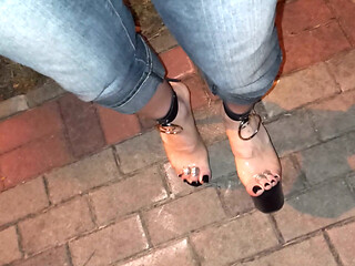 Crossdresser in Heels & Ankle Rings
