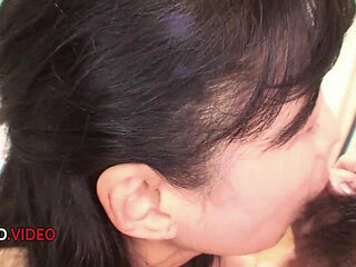 Passionate JAV star Makiko Nakane reveals her lush bush in detail