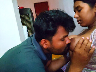 Bhabhi aapne boyfriend ko ghar bula leti he aaur aapne bade bade boobs aapne boyfriend se chusvati he aaur boyfriend ka land chus leti he