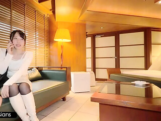 Hot therapist gives incredible massages