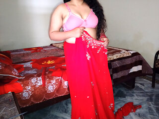 Desi young indian bhabhi seduces devar by showing off her sexy figure - in red saree
