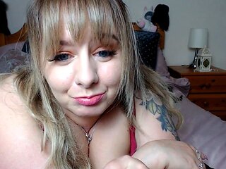 Amateur super hot brunette masturbating mp4