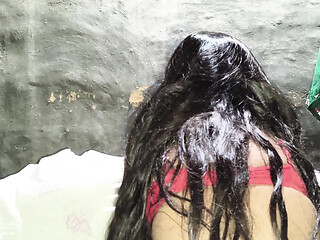 Indian MILF seduced in homemade sex clip