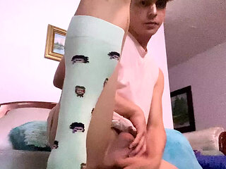ANNDY SHOWING HIS ASSHOLD TO BE FUCKED