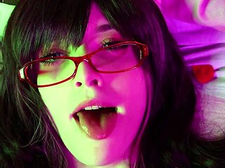 This large amateur cam girl has some very big boobs