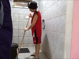 I put the shoe to suck in the bathroom