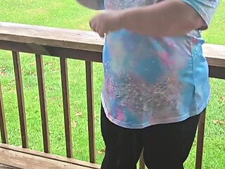 Big-assed MILF performs a sultry striptease in public