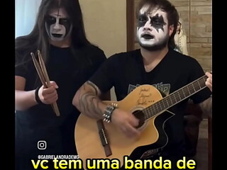 Novinha rebolando gostoso pra suggar daddy