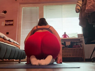 Try Not To Cum Watching Milf Yoga Routine