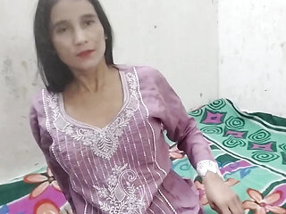 Akele dekh kar step sister ko jabar dasti pel diya
