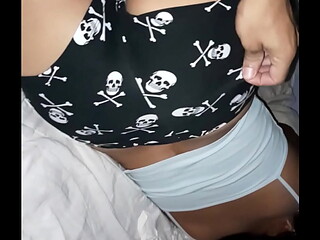 Mi cu&ntilde_ada B. Despu&eacute_s de la fiesta en su habitaci&oacute_n, me corr&iacute_ dentro de su co&ntilde_o caliente.