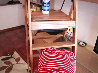 Please sir, help me, I got stuck in the ladder while cleanin