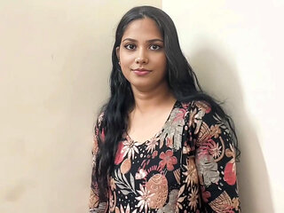 DESI MODEL SATISFIED HER DIRECTOR