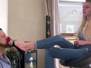 Hawt Blonde Enjoy foot Fetish