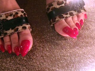 Three milfs and guy in foot fetish orgy