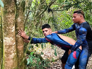 HOMEM ARANHA E PANTERA NEGRA DETONANDO O CUZINHO DO CAPIT&Atilde_O AM&Eacute_RICA NO MATINHO