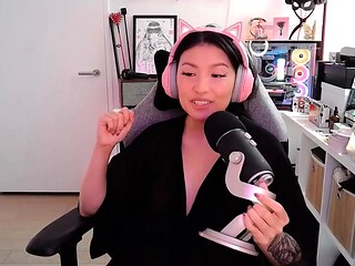 Solo mature masturbating on webcam
