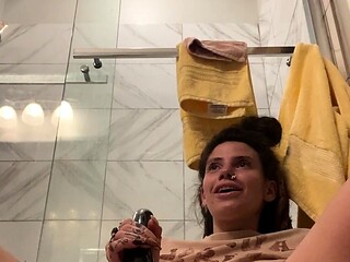 Cute amateur webcam teen girl toying pussy on webcam