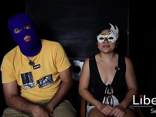 Hotwife follada por el culo y la dejan abierta junto a su cornudo esposo - Glory hole