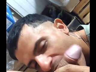 Mamei o funcion&aacute_rio do meu patr&atilde_o no estoque, novinho dotado cheio de tes&atilde_o