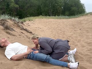 Public Blowjob On The Beach With A Stranger With Verified Amateurs