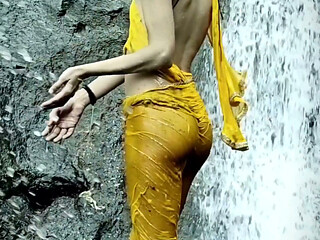The Desi Girl From the Street Took off Her Saree and Eshal the Bad Teacher