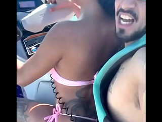 Brazilian Girl deliciosa da perdido no corno manso e vai fuder com o instrutor de jetski no mar longe de marido corno.