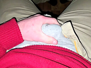 Schick gekleideter Daddy in Lederschuhen wichst nach Feierabend - PhantomGentX