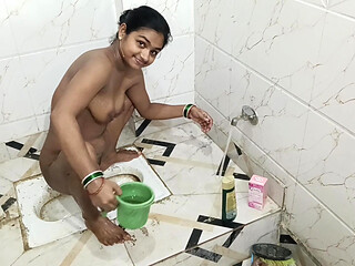 Desi Babe Full Bathroom Sex Session