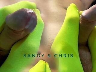 Cutie Girl in Yellow Neylon Pantyhose Gave a Great Footjob!