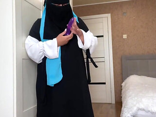 Arab Wife in Hijab Found a Sex Toy While Cleaning and Got Horny
