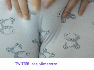 CAMELTOE- MASTURBATION IN PAJAMAS- PUFFED PUSSY- TURKISH PORN