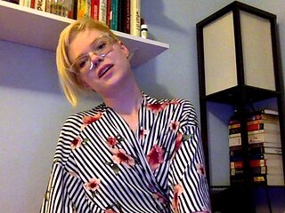 Amateur Webcam Chick Masturbates On Webcam More at