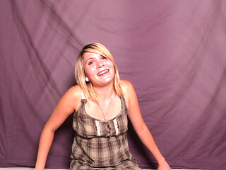 Olivia Kasady 20 Yr Old Blonde with Brace Sfw Nonnude Webcam