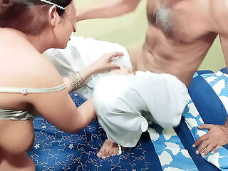 Desi Bhabhi Hot Blowjob - Chachu Ne Nanga Karke Choda - Hindi Audio XXX