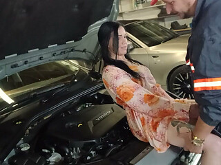 Fucking the Mechanic to Fix My Car Faster