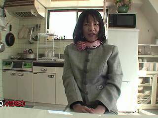 Mature Kiyoe Majima Pleasures Her Hairy Pussy with a Vibrator