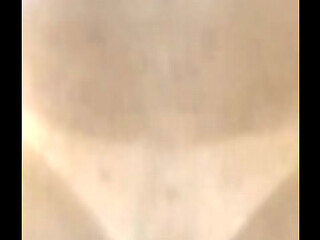Sentando gostoso num consolo (20260725a) - CdSpBisexual