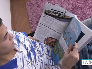 Slender Hottie Xander H Strokes His Juicy Cock To Milk It!