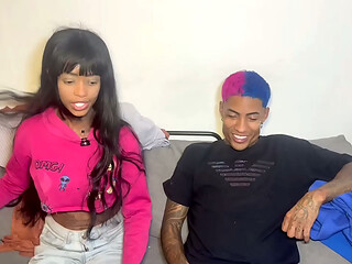 Novinho saiu cheio de tes&atilde_oMadrasta tomando banho meio irmao fazendo as festa do sexo
