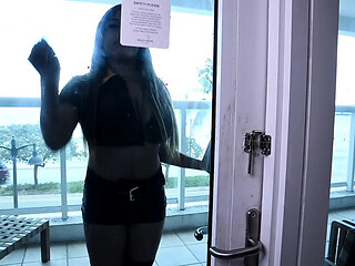 Amateur girlfriend gives a sloppy blowjob and takes it in the ass