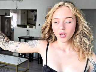 Hot blonde teen Zxlesya gets deep fucked on couch after first date - Amateur homemade sex