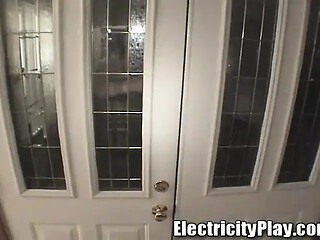 Amateur GF gives a hot blowjob and gets a facial