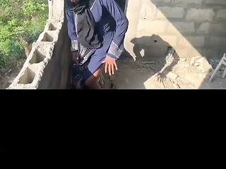 Mature mom Alahaji gets fucked by her engineer in an uncompleted building