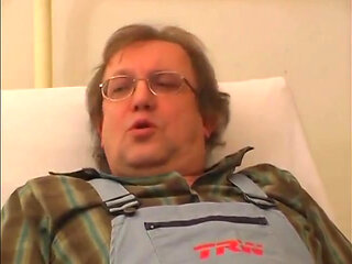 Handyman simulates injury to fuck with nurse